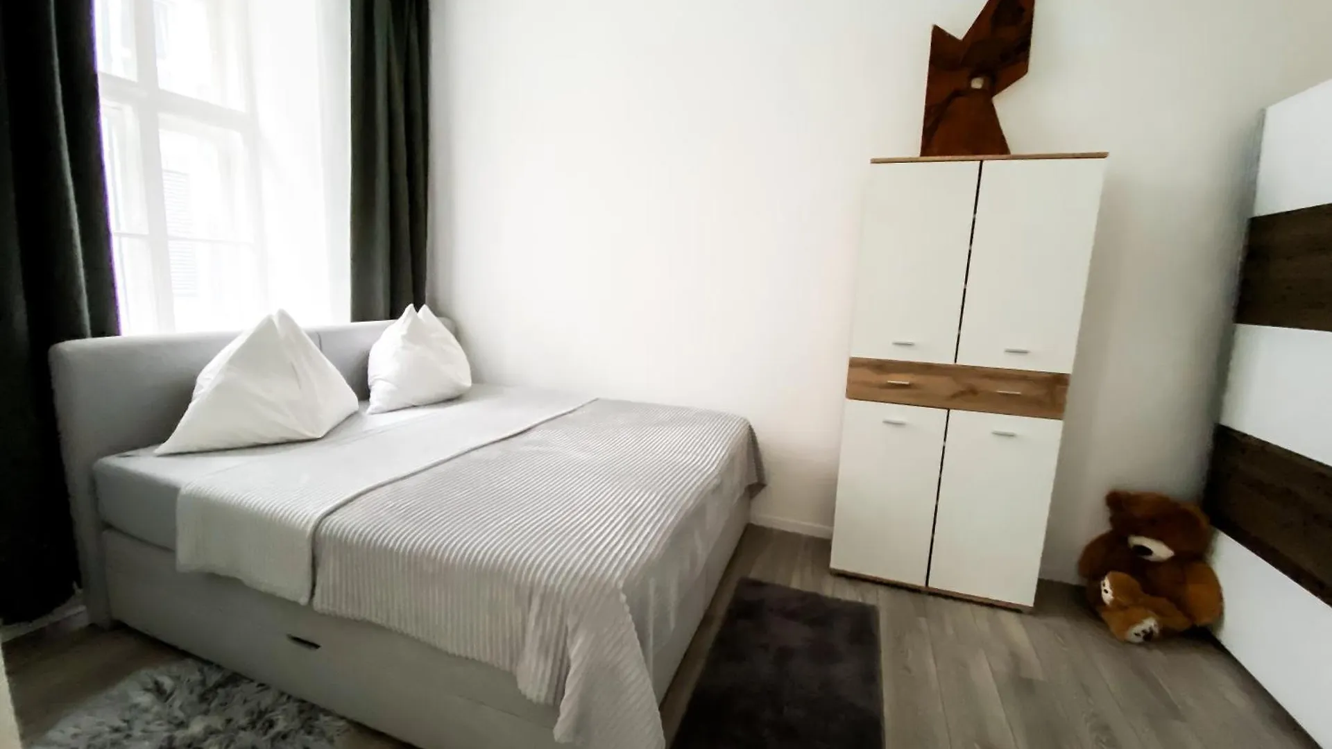 Schonbrunn Palast Free Parking Vienna